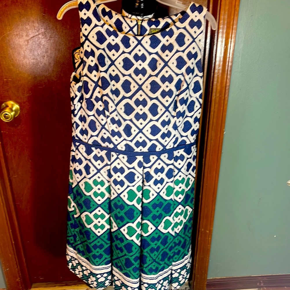 Women sleeveless flare dress